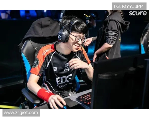 EDG战队在CSGO中的进攻战术解析与实战应用探讨